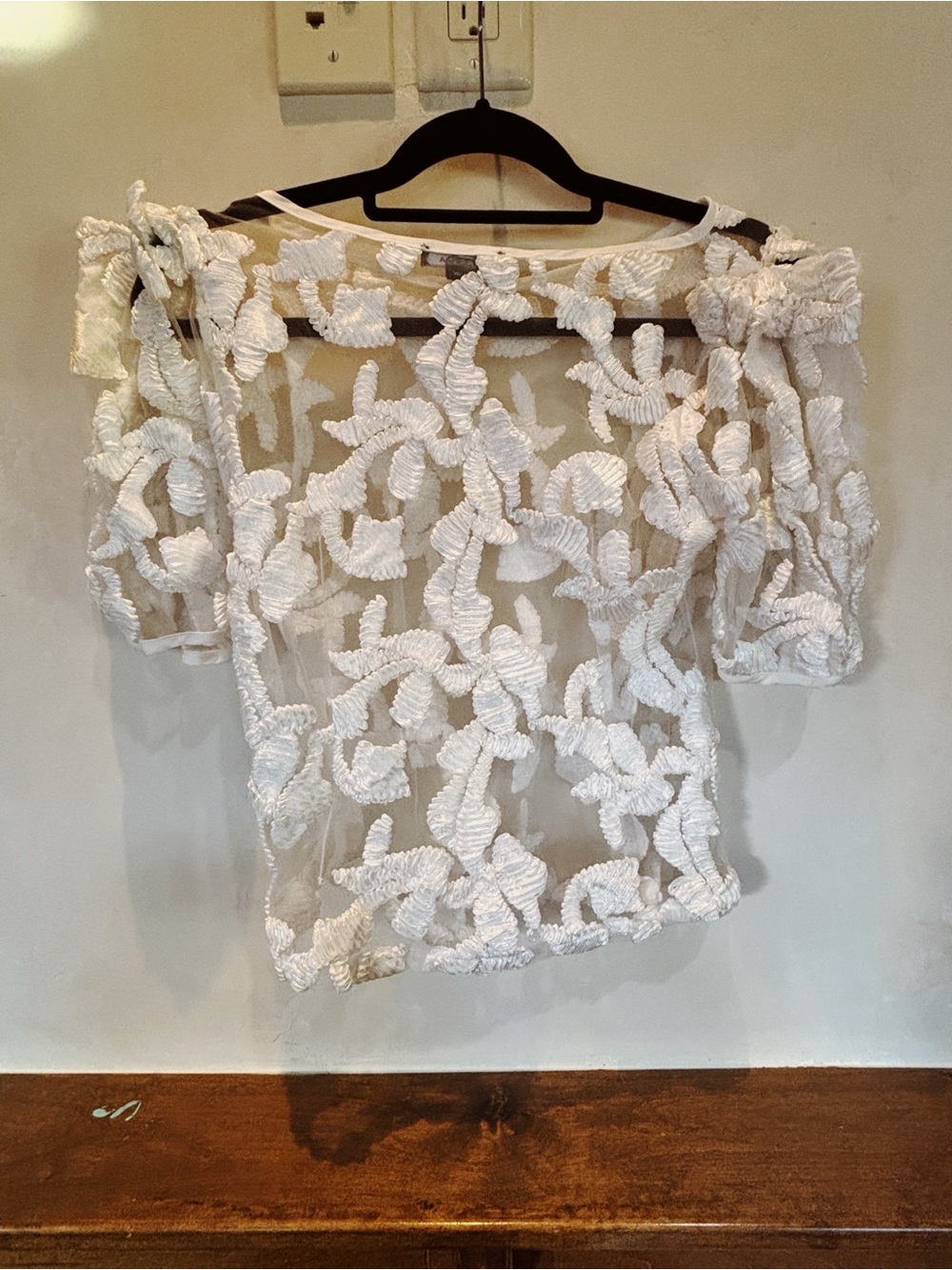 Gracia White Sheer Floral Appliqué Blouse